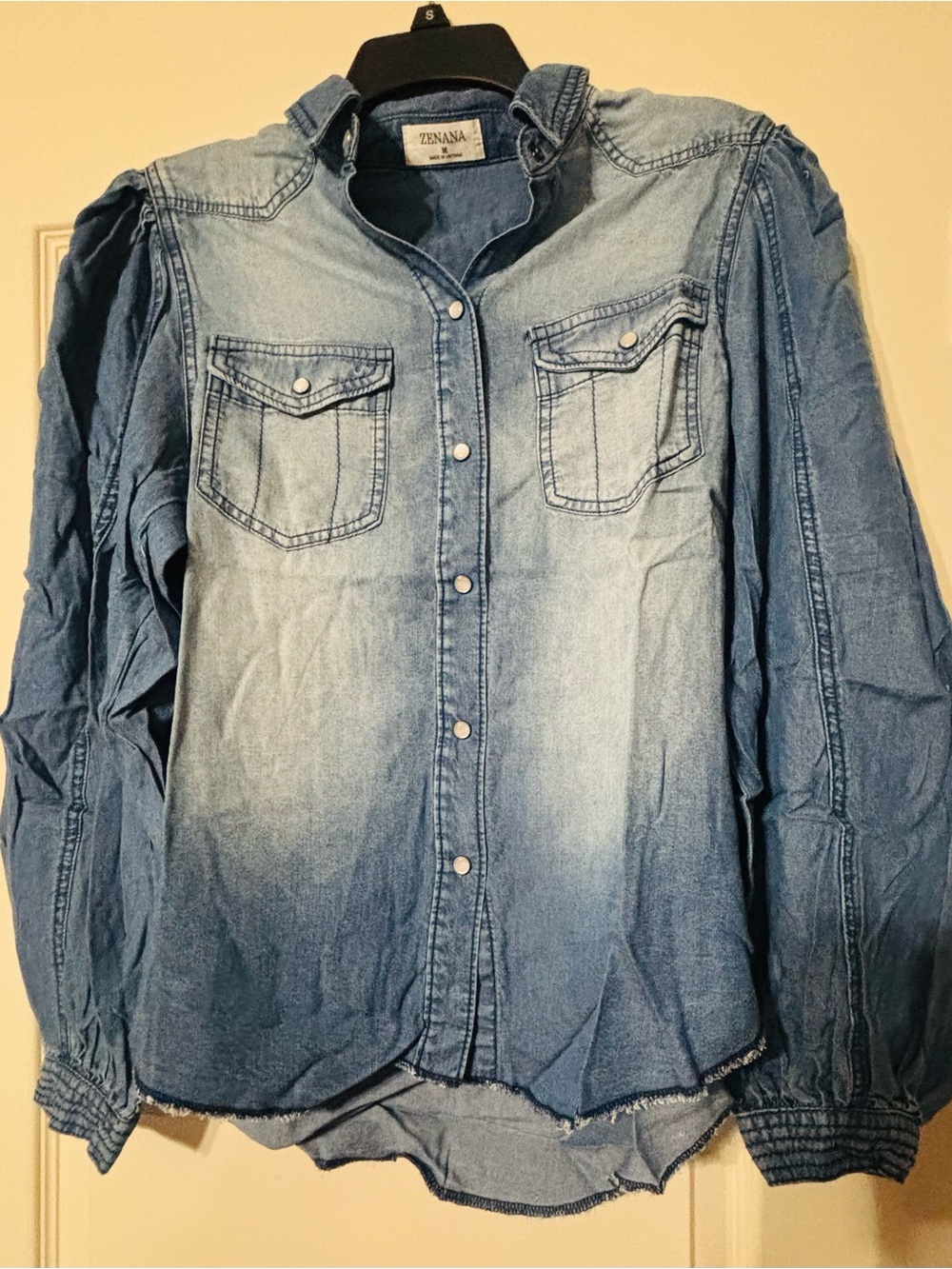 Zenana NWOT Denim Snap Front Western Shirt Medium - Picture 2 of 5